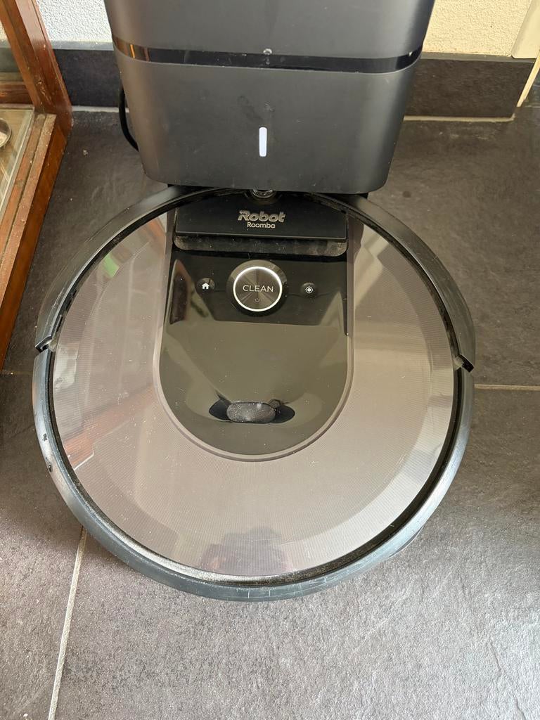 iRobot Roomba i7+ robotstofzuiger met clean base, Ophalen, Gebruikt, Reservoir, Robotstofzuiger