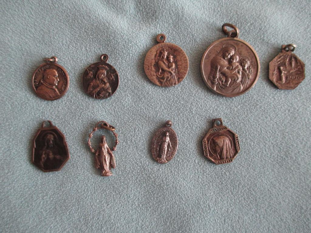 Aantal hangers met Heiligen., Verzamelen, Ophalen of Verzenden, Gebruikt, Sieraad, Christendom | Katholiek