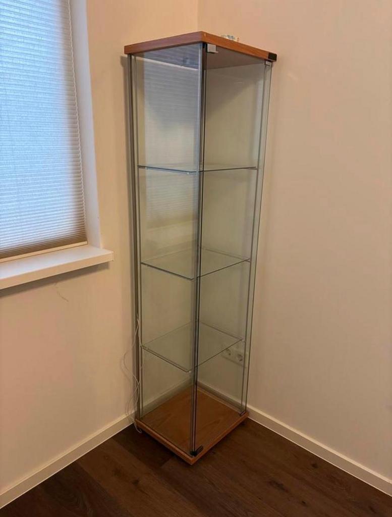 Glazen vitrinekast met houten boven- en onderkant, Ophalen, Minder dan 50 cm, Gebruikt, Glas