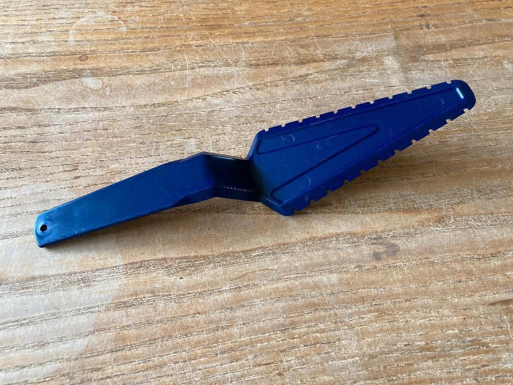 Tupperware taartschep blauw zgan, Huis en Inrichting, Ophalen of Verzenden, Zo goed als nieuw, Blauw, Overige typen