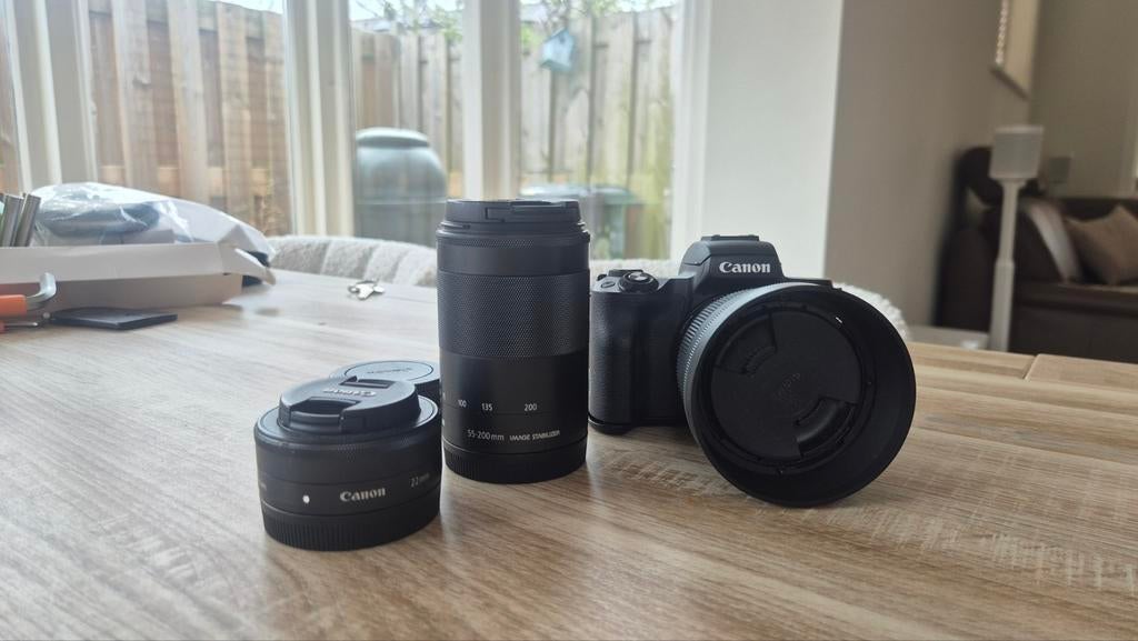 Canon M50 met 3 lenzen (incl Sigma 56mm f/1.4 portretlens), Ophalen of Verzenden, Zo goed als nieuw, Canon, 8 keer of meer