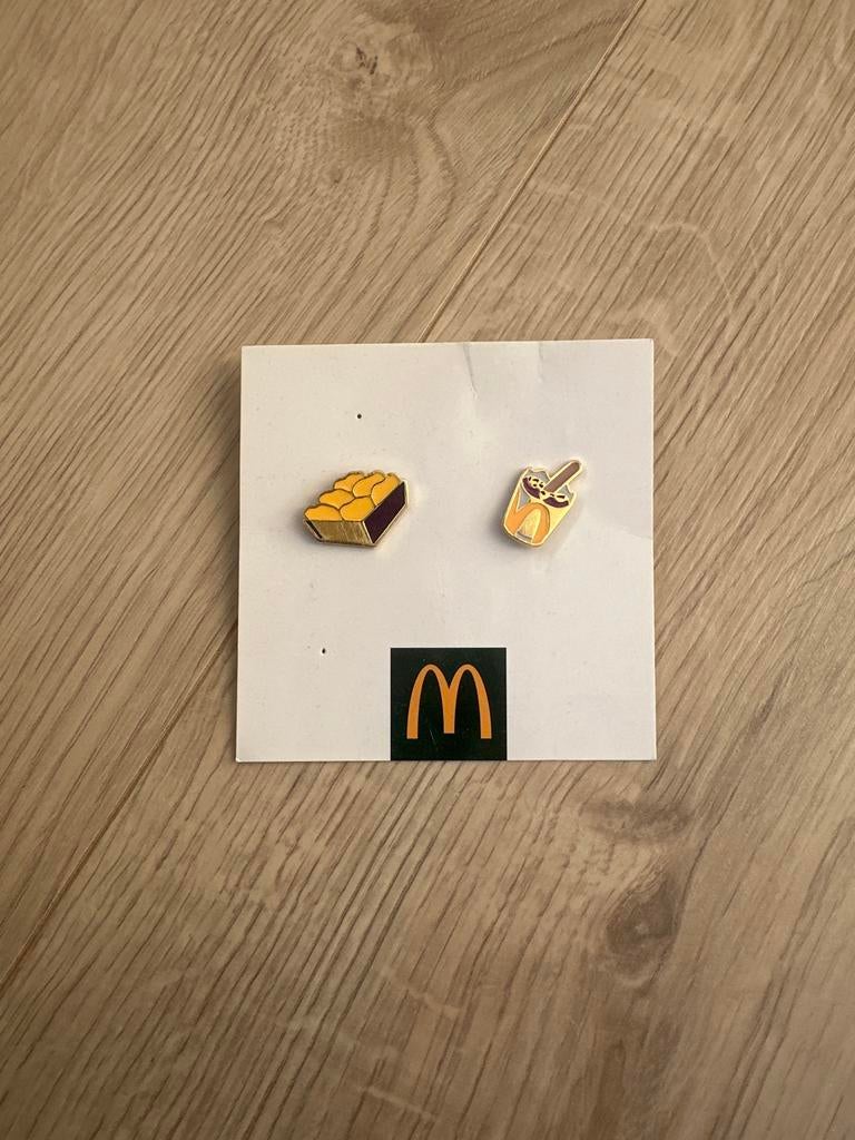 McDonald's pins van MacFlurry en kipnuggets, Ophalen of Verzenden, Zo goed als nieuw, Merk, Speldje of Pin