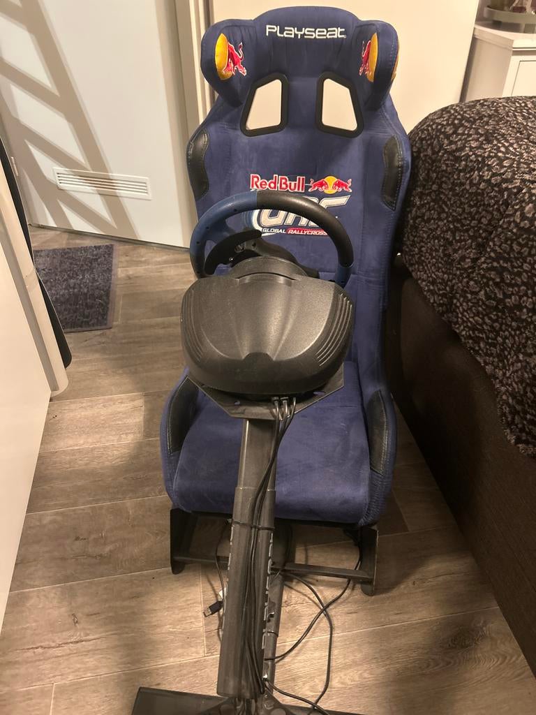 Red Bull Playseat met Thrustmaster stuur en pedalen, Spelcomputers en Games, Ophalen, Gebruikt, Playseat of Racestoel, PlayStation 4