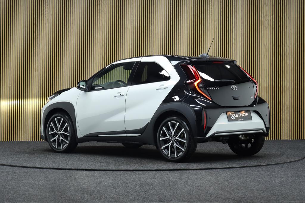 Toyota Aygo X Hybrid 115 GR Sport | Bi-tone | Nieuw uit voor, Gebruikt, Zwart, 4 stoelen, Wit