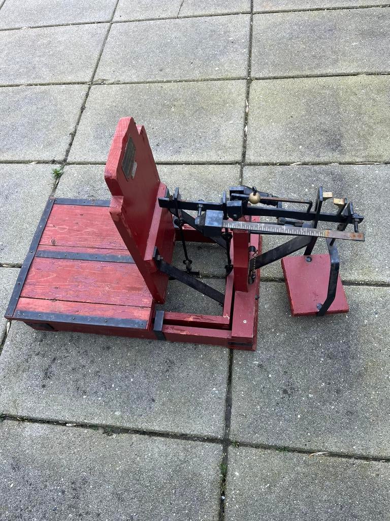 Antieke weegschaal, Ophalen