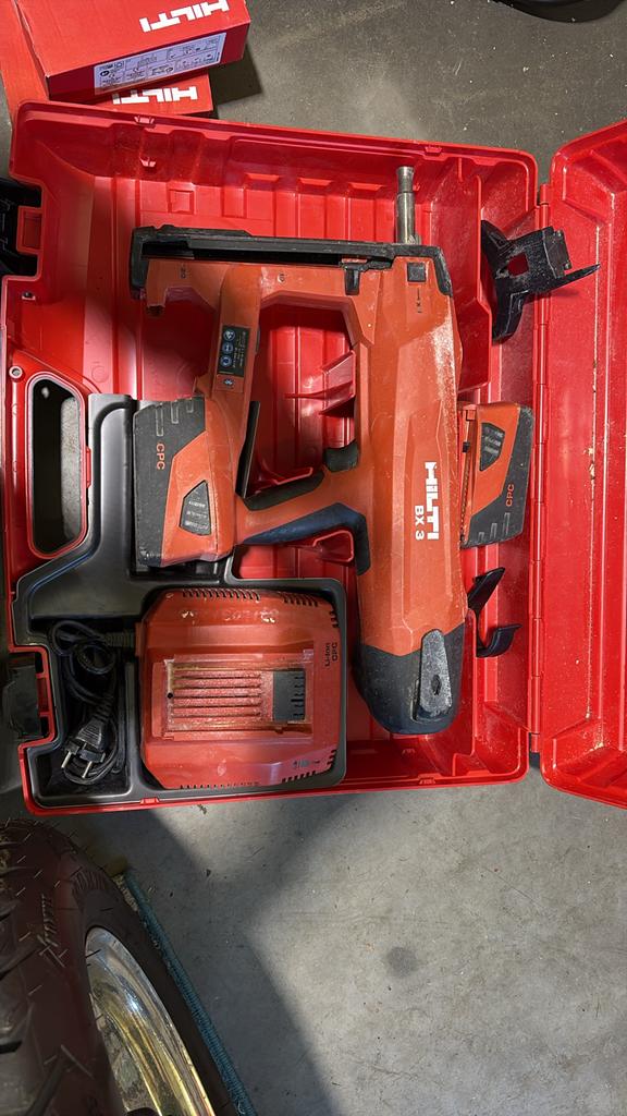 Hilti BX-3 met koffer, 2 accu's, lader en nagels, Ophalen of Verzenden, Zo goed als nieuw
