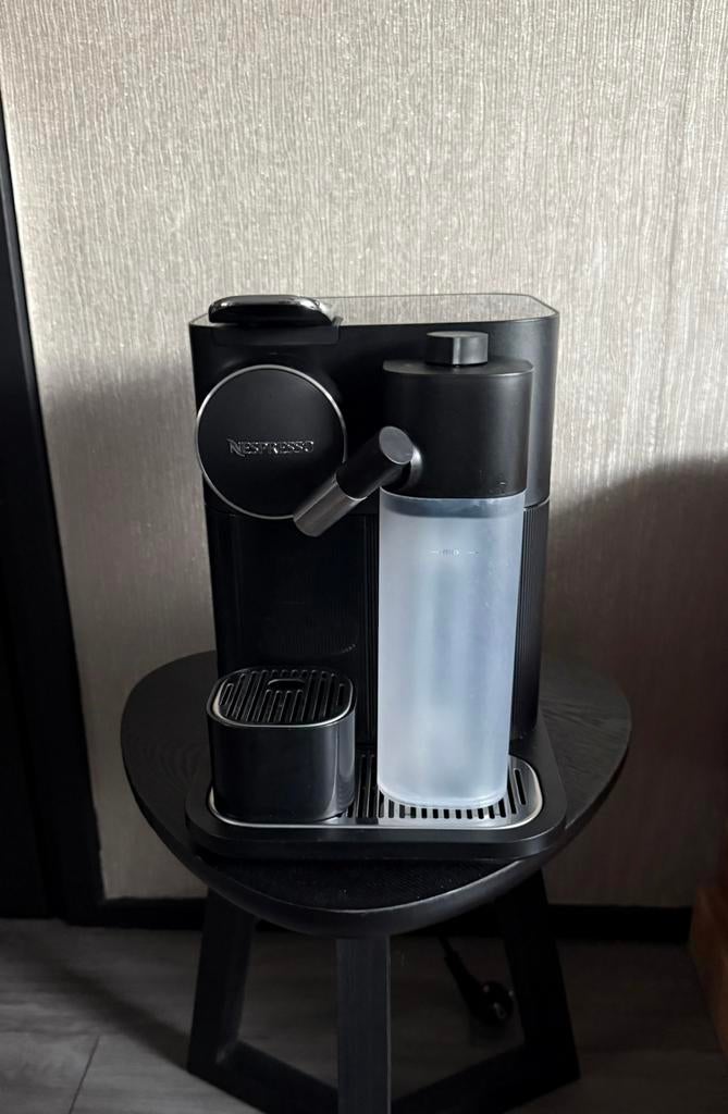 DeLonghi Grand Lattissima Nespresso koffieautomaat zwart, Witgoed en Apparatuur, Koffiezetapparaten, Koffiemachine, Ophalen of Verzenden