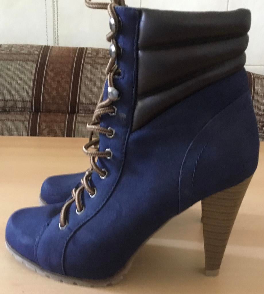 Dames pump/ laarsje met  vetersluiting maat 37 blauw z.g.a.n, Ophalen of Verzenden, Zo goed als nieuw, Blauw