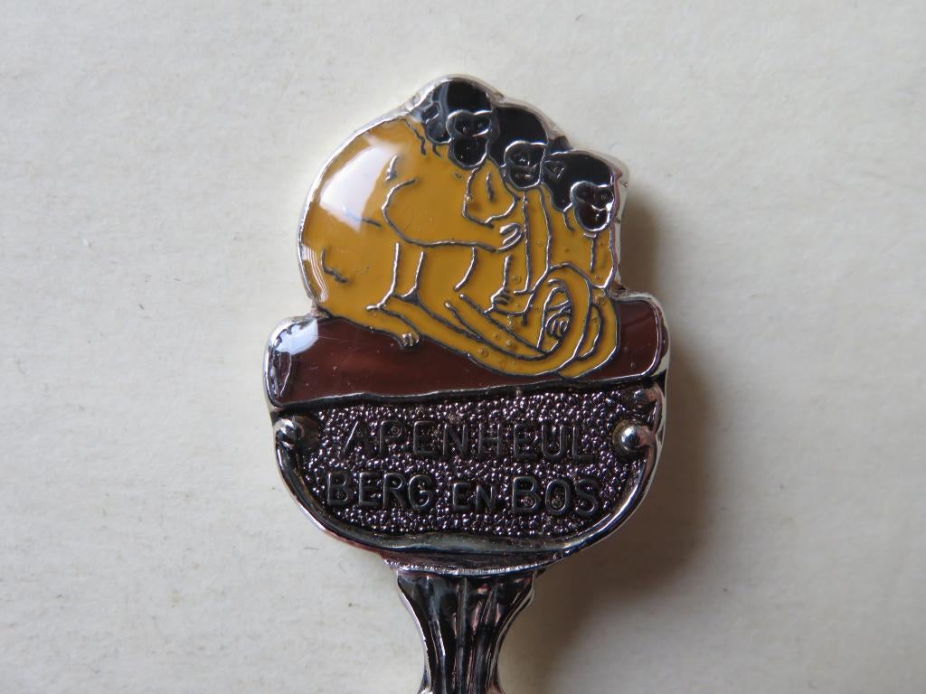 Lepeltje Apelheul Berg en Bos 3 Doodshoofd aapjes gekleurd, Antiek en Kunst, Verzenden