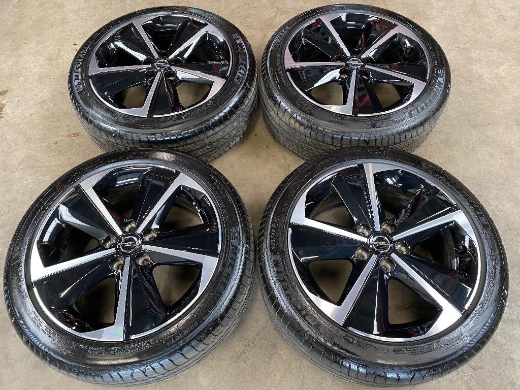 NIEUWE 17 inch originele velgen + zomerbanden Opel Astra L, Auto-onderdelen, Banden en Velgen, Banden en Velgen, Nieuw, 17 inch