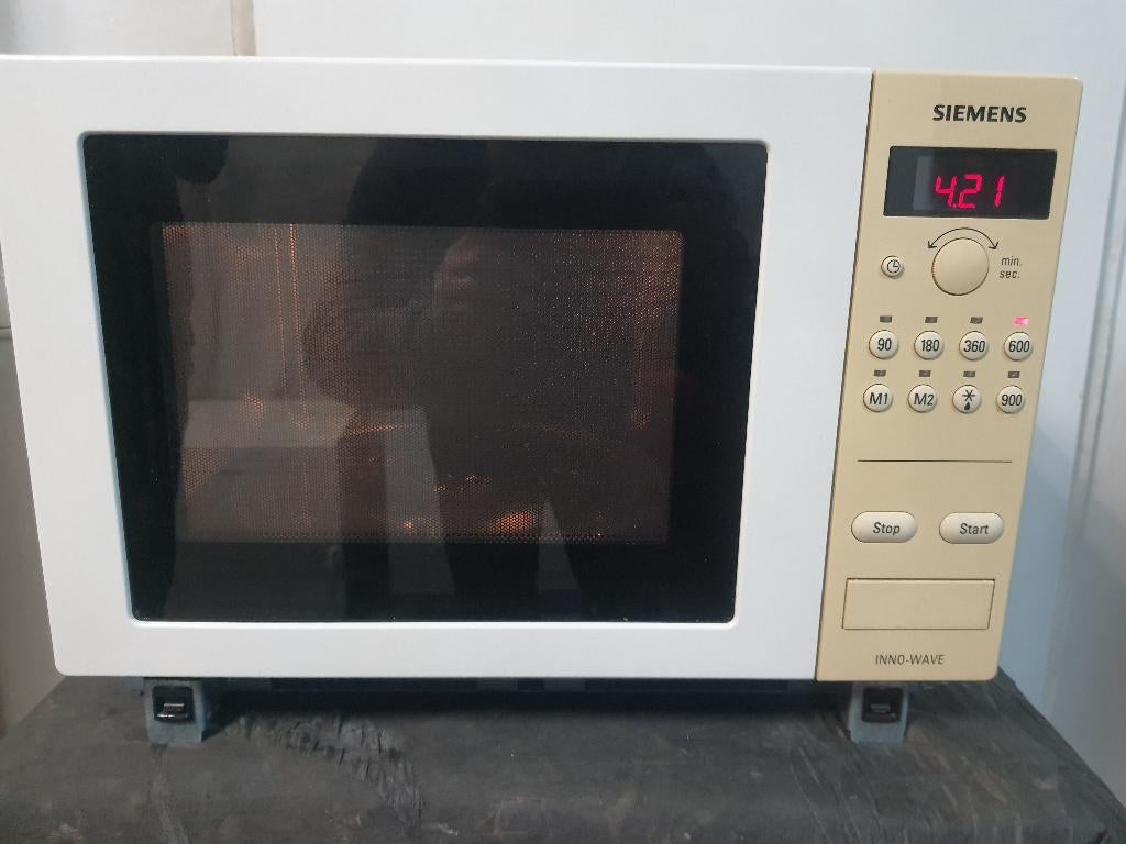 nette Siemens Solo Magnetron werkt uitstekend, Witgoed en Apparatuur, Ophalen, Draaiplateau, Magnetron, Zo goed als nieuw