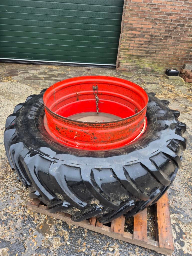 Michelin XM108 600/65 R38 band met velg, Ophalen