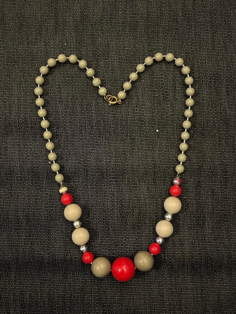 Vintage ketting retro kralen jaren 70/80 rood beige groen, Sieraden, Tassen en Uiterlijk, Kettingen, Ophalen of Verzenden, Gebruikt