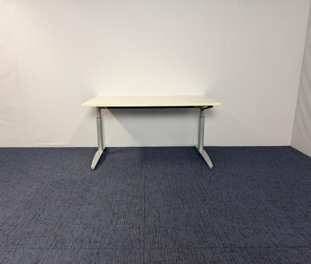 Bureau Palmberg (slinger) - wit blad - 140 x 80 cm., Ophalen, In hoogte verstelbaar, Gebruikt, Computerbureau