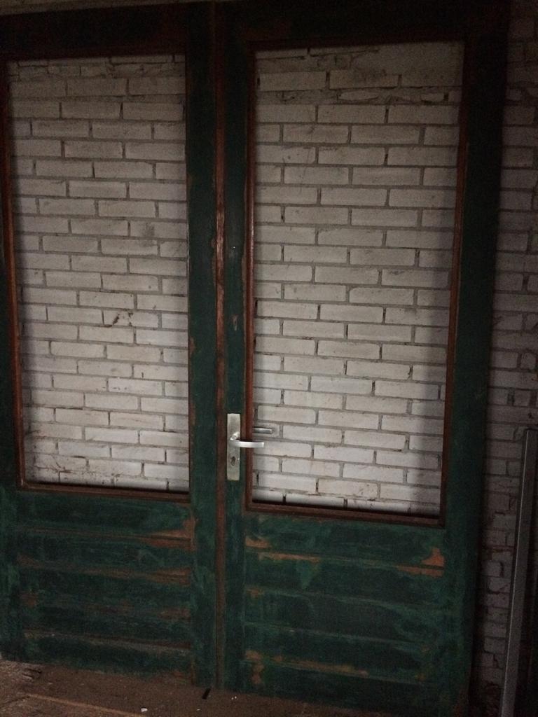 Twee merbau balkondeuren 83 x 234 cm ., Ophalen of Verzenden, Zo goed als nieuw, Minder dan 180 cm, Palen