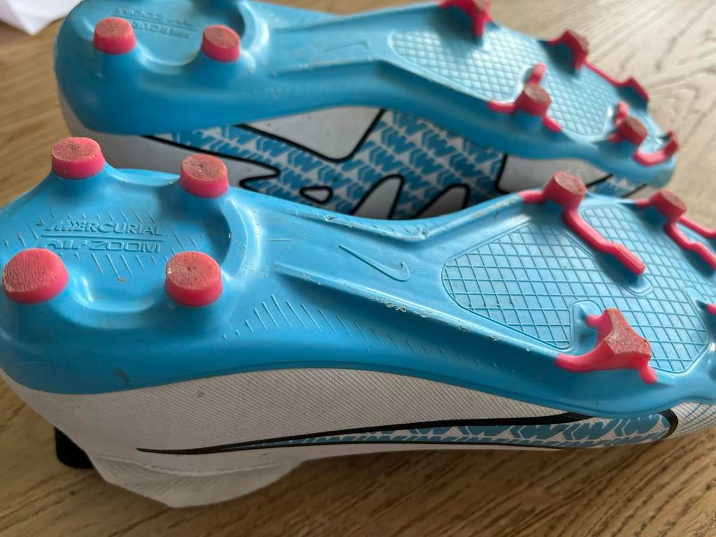 Voetbalschoenen maat 38.5, Maat XS of kleiner, Ophalen, Gebruikt, Schoenen