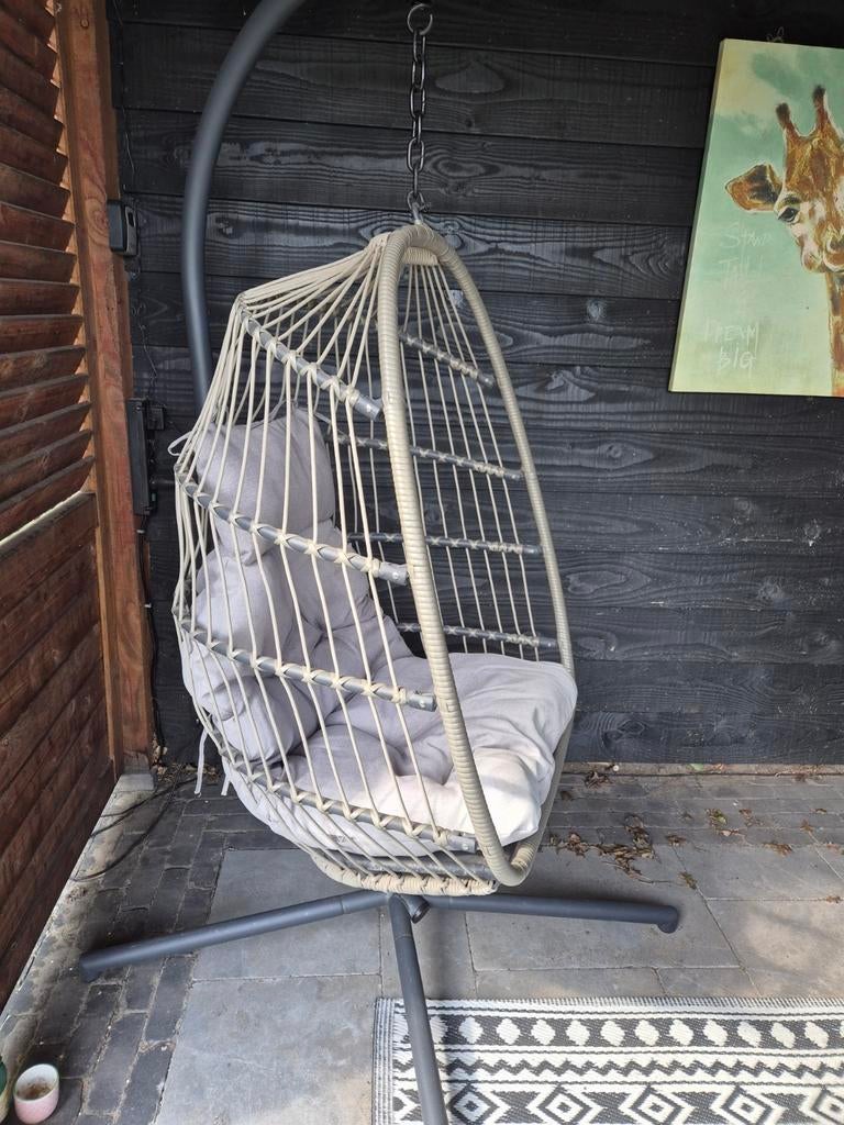 Inklapbare grijze eistoel/hangstoel van Intratuin, Tuin en Terras, Ophalen, Zo goed als nieuw, Overige materialen, Inklapbaar