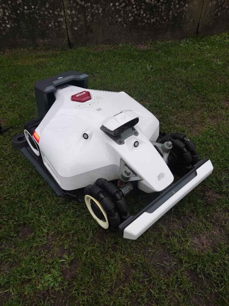 LUBA II robotmaaier (type 1000, GPS, camera, etc. DEMO), Bestuurbaar via app, Ophalen of Verzenden, Zo goed als nieuw, Mammotion