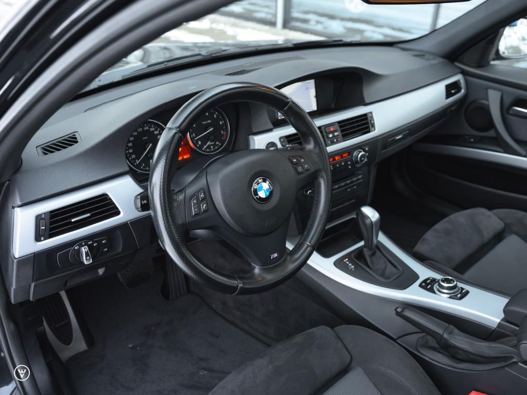 Bmw 3-SERIE 325i Touring LCI M-sport Aut. - Pano, TOP!, Achterwielaandrijving, Gebruikt, Met garantie (alle), 218 pk