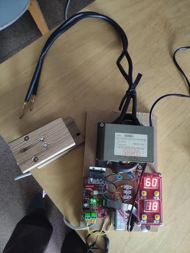 Zelfgemaakte puntlasmachine - DIY project, Doe-het-zelf en Verbouw, Gereedschap | Lasapparaten, Ophalen, Gebruikt, Minder dan 150 ampère
