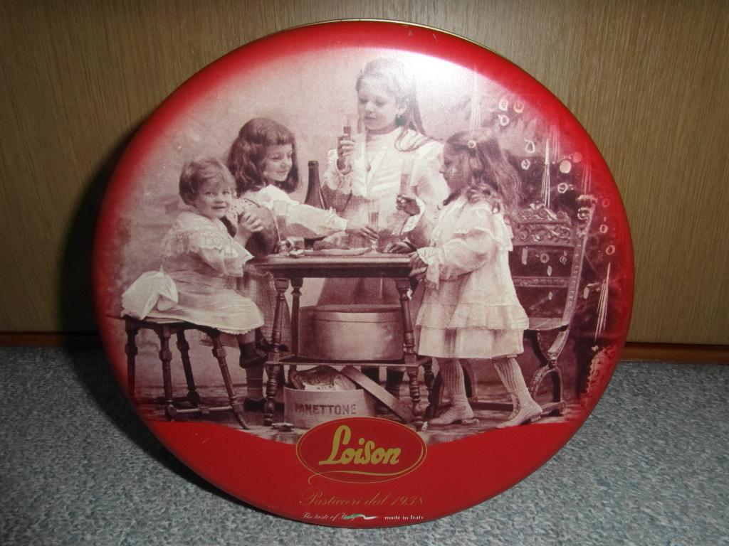 Groot rond blijk met draagkoord, op deksel nostalgische prin, Ophalen of Verzenden, Zo goed als nieuw, Koek(jes)