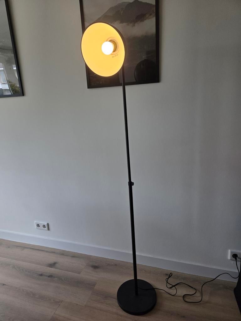 Staande lamp zwarte ikea Skurup, Ophalen, Zo goed als nieuw, 150 tot 200 cm