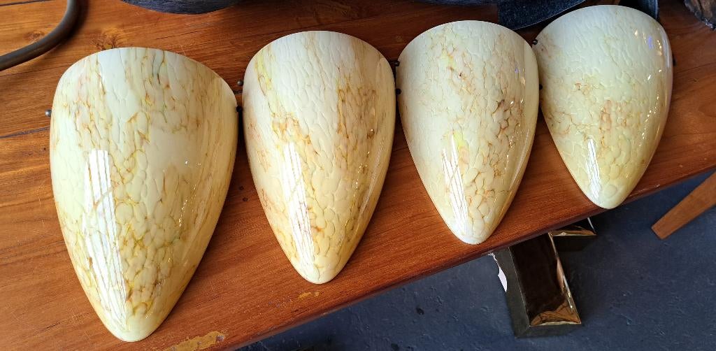 Art Deco wandlampen van gemarmerd glas vier erg mooie lampen, Ophalen