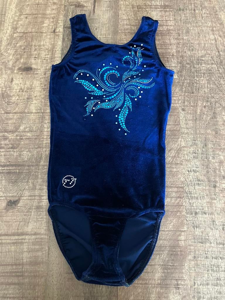 Turnpakje donkerblauw maat 128, Sport en Fitness, Turnen, Blauw, Zo goed als nieuw, Turnpak(je), Kindermaat 122 t/m 140