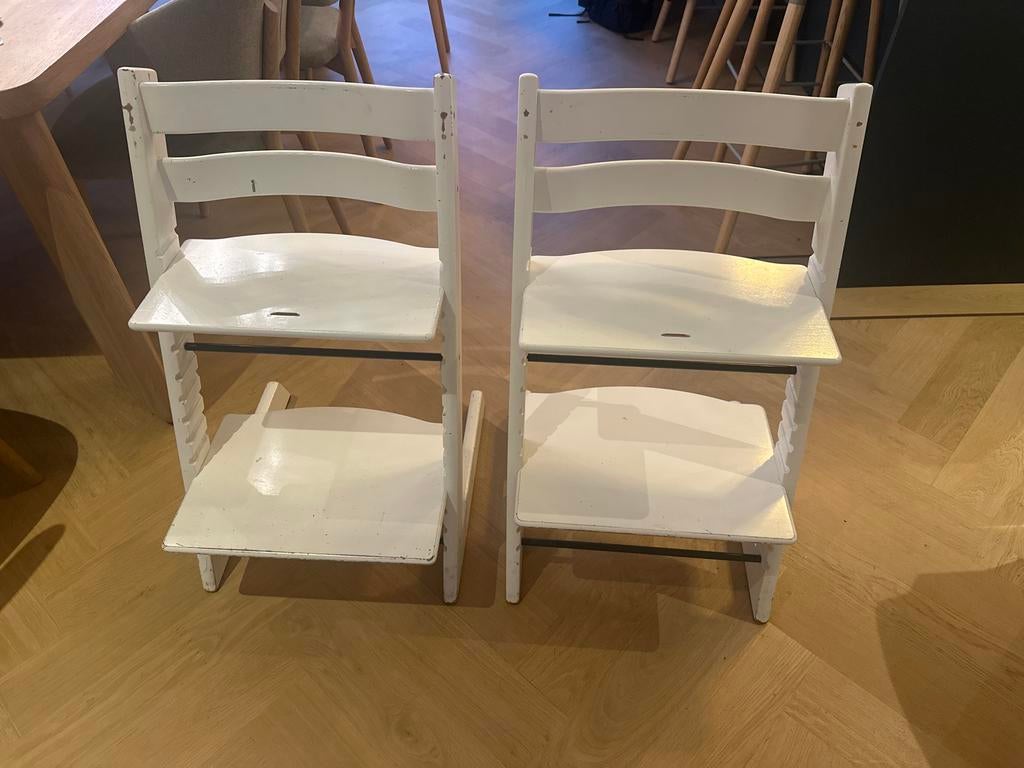 2x Stokke Tripp Trapp kinderstoelen wit, Ophalen, Gebruikt, Meegroeistoel, Aanschuifbaar
