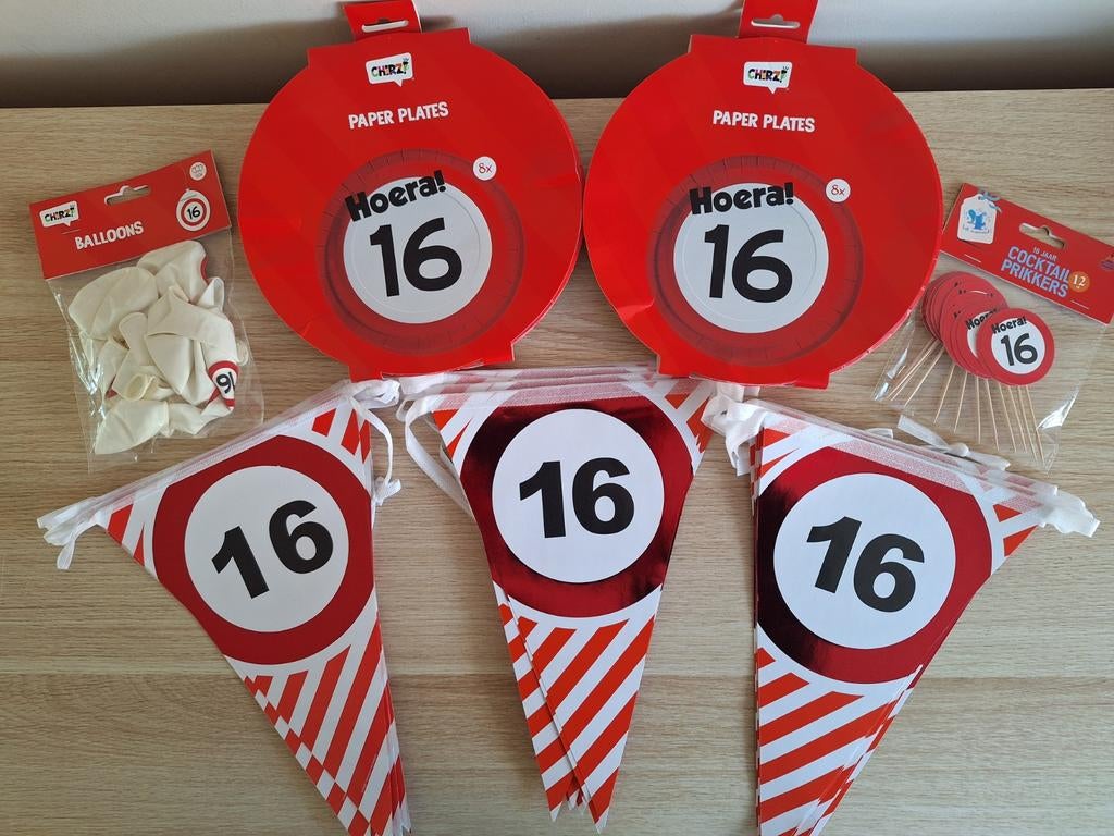 Versiering 16 jaar verkeersbord, Hobby en Vrije tijd, Feestartikelen, Ophalen of Verzenden, Zo goed als nieuw, Versiering, Verjaardag