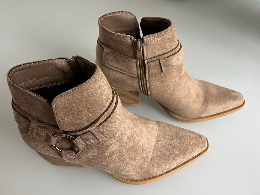 Suède dameslaarsjes maat 39, Kleding | Dames, Beige, Lage of Enkellaarzen, Ophalen of Verzenden, Zo goed als nieuw