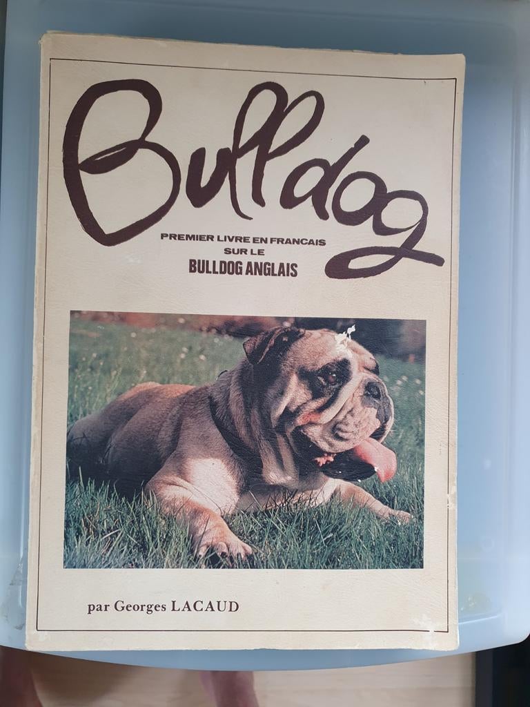 Boeken over Engelse Bulldogs, Ophalen of Verzenden, Gelezen, Honden
