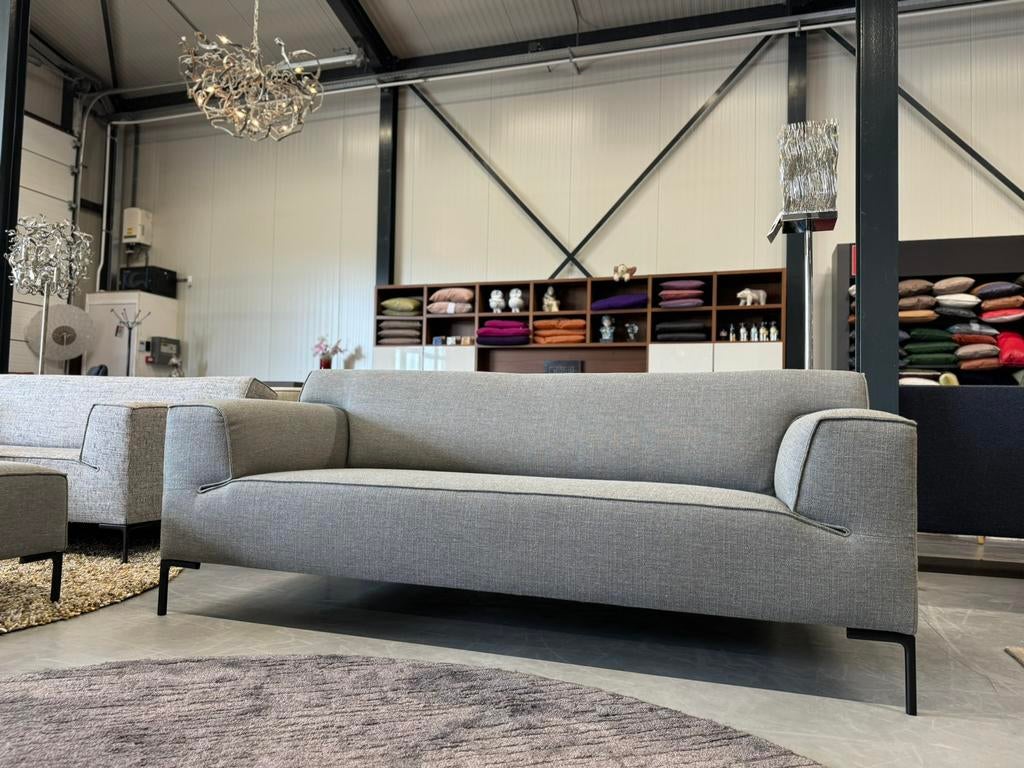 Nieuw Design on Stock Bloq Bank 2,5 zits Milton Ash Stof