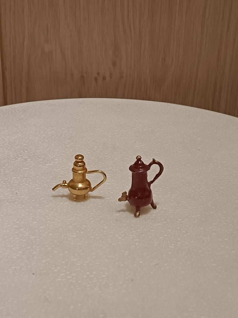 Twee oude miniatuur kraantjes kannen poppenhuis, Verzamelen, Poppenhuizen en Toebehoren, Ophalen of Verzenden, Gebruikt, Poppenhuis