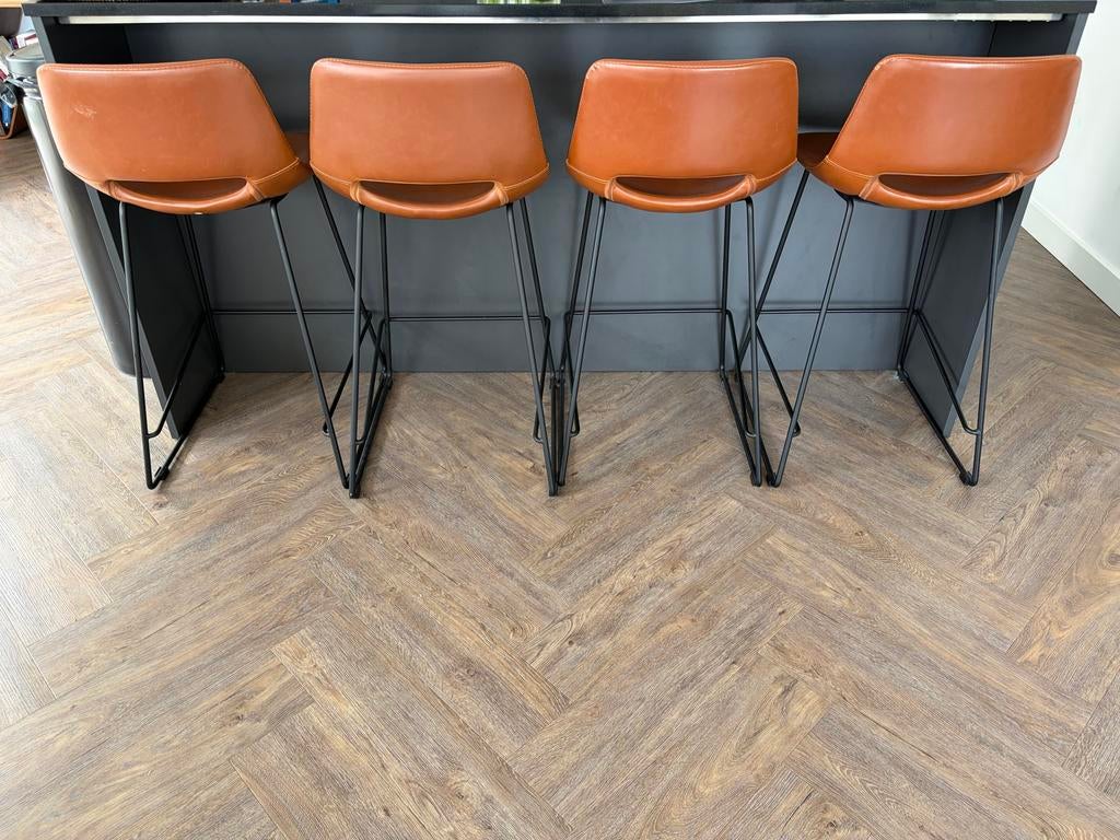 4 leren barkrukken van Kave Home, Huis en Inrichting, Barkrukken, Ophalen, 60 tot 90 cm, Leer, Zo goed als nieuw