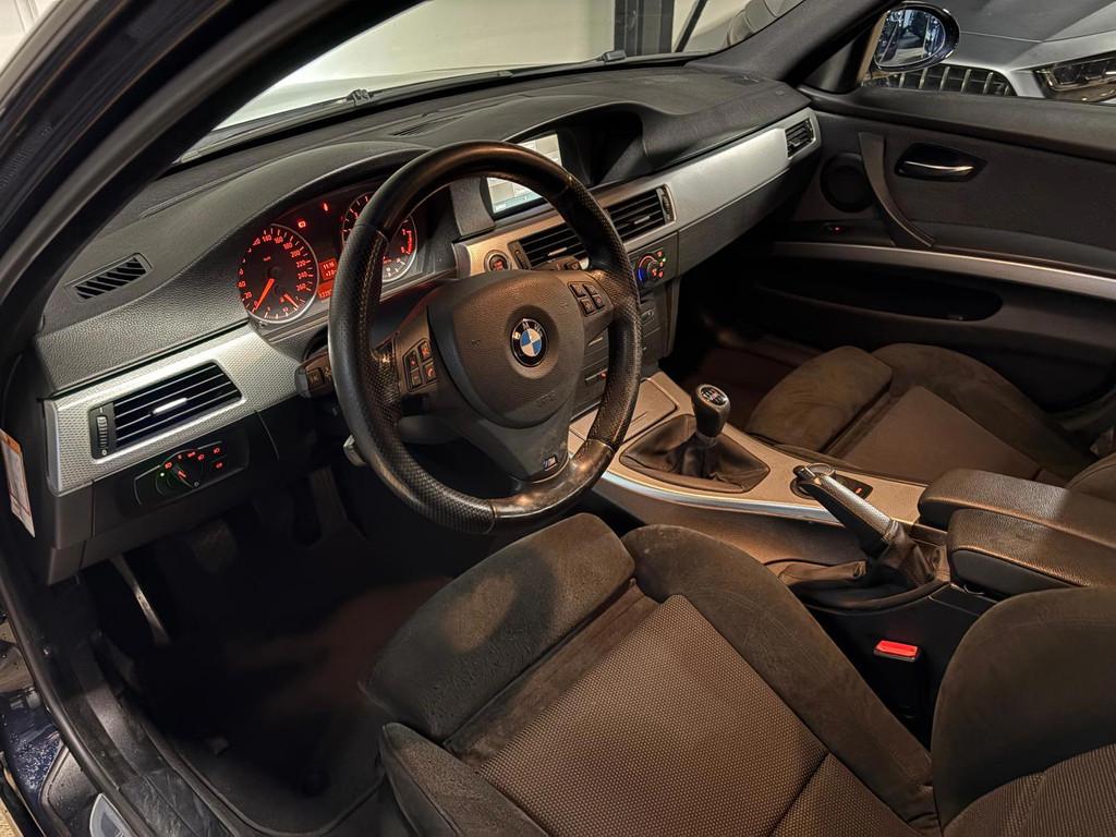 BMW 3-serie 320si PDC NAVI', Zwart, 4 cilinders, Alcantara, Zwart