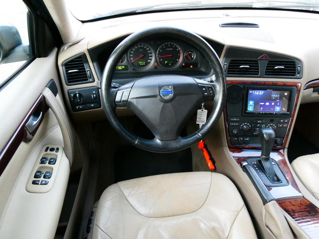 Volvo V70 2.4 Edition 170pk Automaat LPG-G3 Leder Clima Trek, Auto's, Beige, Traction-control, 2435 cc, 170 pk