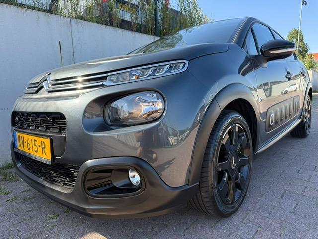 Citroen C3 1.2 PureTech Shine/NAVI/CAR PLAY/PRIVACY GLASS/PD, Parkeersensor, 1199 cc, 82 pk, 450 kg