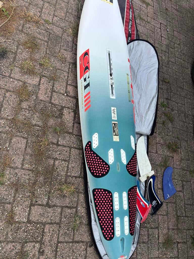Mistral Edge CGI 2.68 surfplank, Watersport en Boten, Windsurfen, Ophalen, 250 tot 300 cm, Met vin(nen), Plank