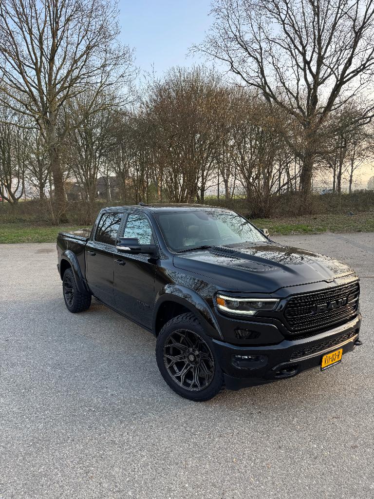 DodgeRam1500 Limited 5.7 V8 HEMI4x4Ful Options BronzenVelgen, Auto's, Automaat, Achterwielaandrijving, 5654 cc, Zwart
