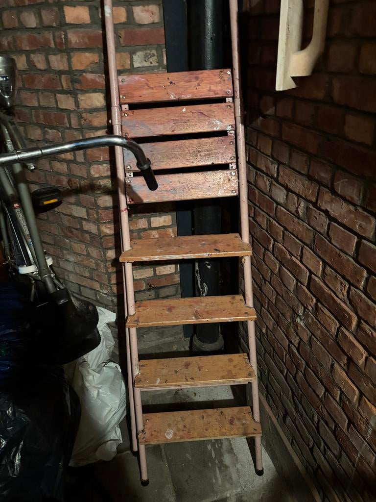 2 ijzeren trappen - stevig en functioneel, Doe-het-zelf en Verbouw, Ladders en Trappen, Ophalen, Gebruikt, Trap, Minder dan 2 meter