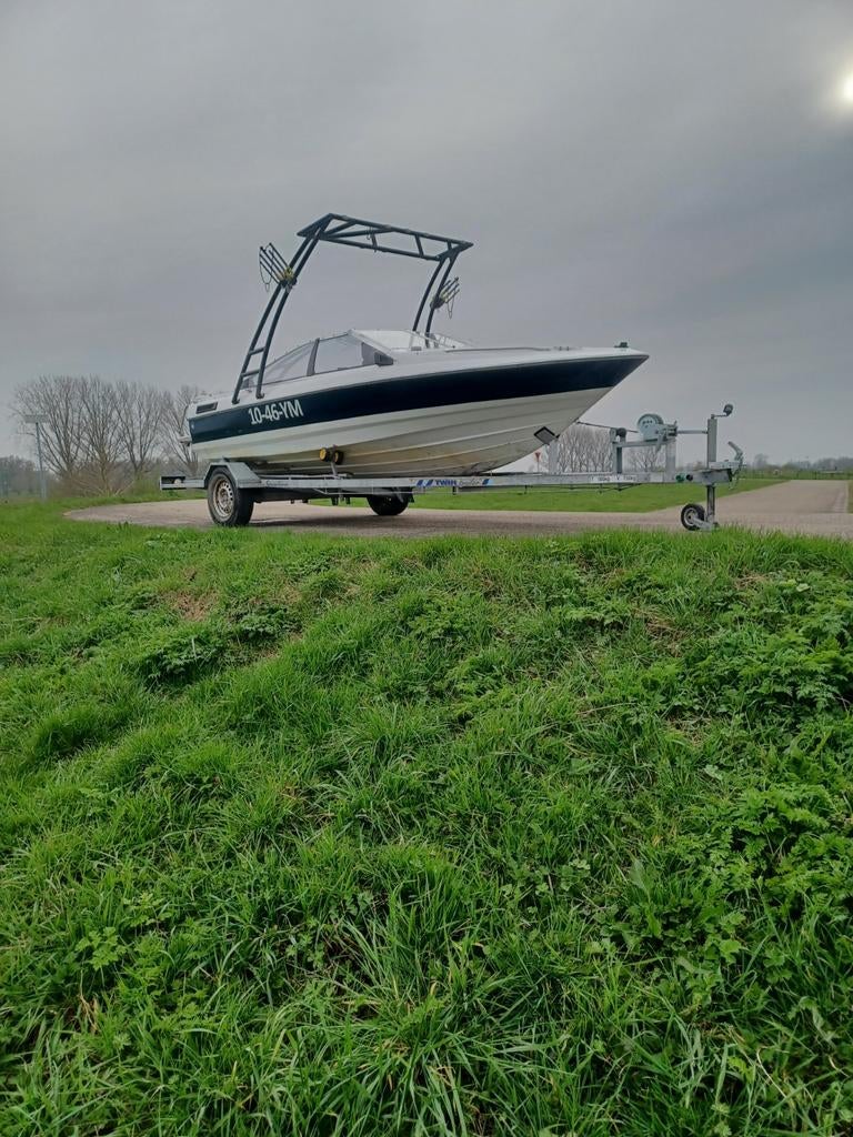 Bayliner speedboot met trailer - Klaar voor het water!, Ophalen, Gebruikt, Binnenboordmotor, 120 tot 200 pk