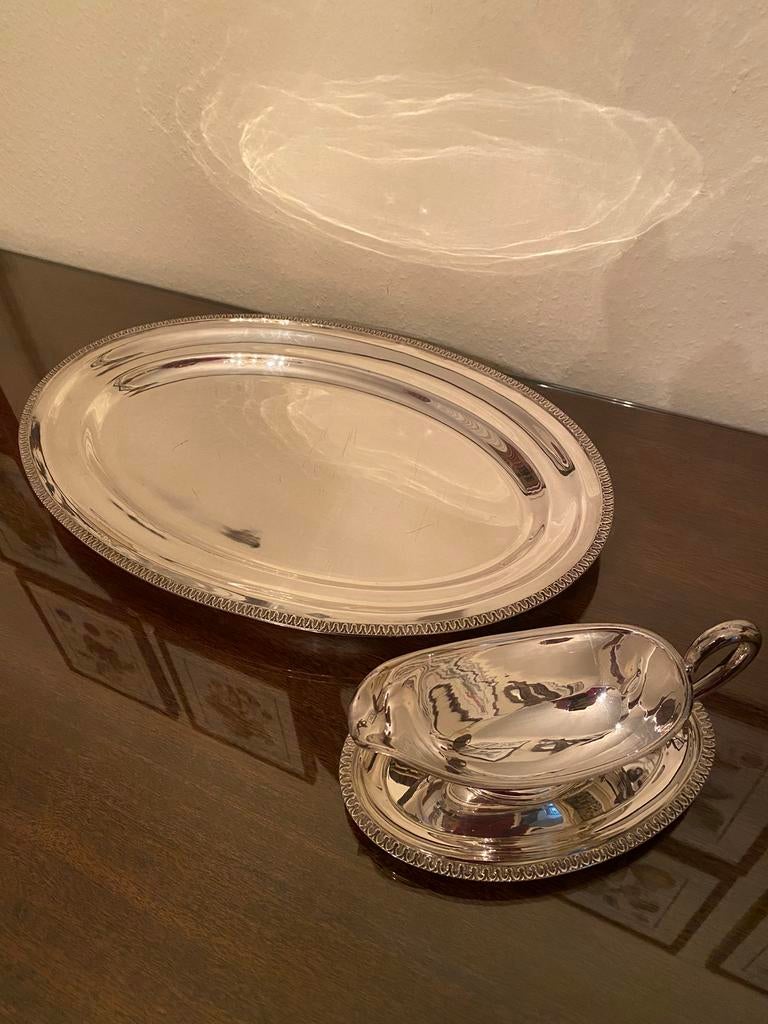 Verzilverde dienschotel met bijpassende sauskom, Huis en Inrichting, Overige materialen, Gebruikt, Ophalen of Verzenden, Schaal of Schalen