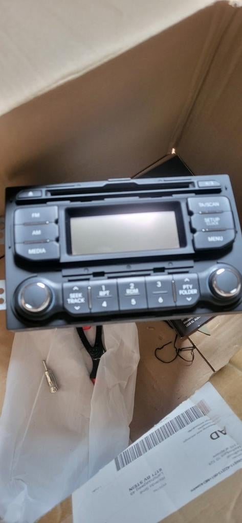 Te koop 2 keer kia rio auto radio, Ophalen