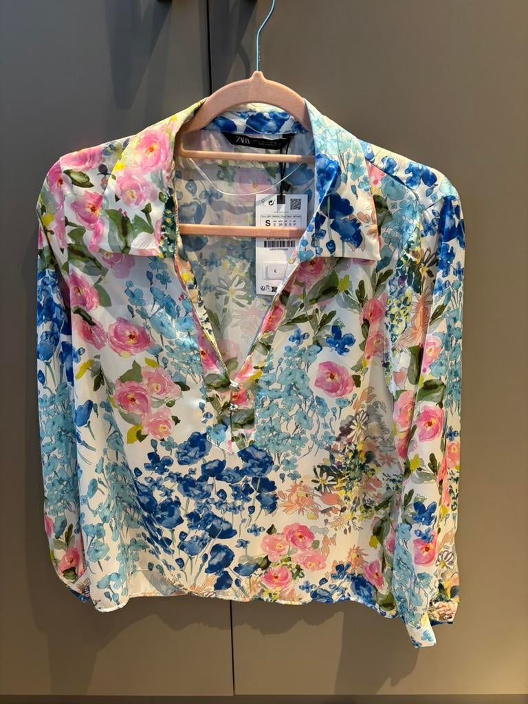 Zara blouse nieuw! Leuke bloemen - Maat S, Kleding | Dames, Blouses en Tunieken, Ophalen of Verzenden, Nieuw, Maat 36 (S), Overige kleuren