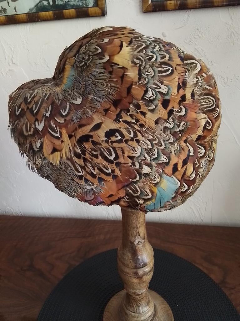 Vintage hoed met veren, Ophalen of Verzenden, Zo goed als nieuw, One size fits all