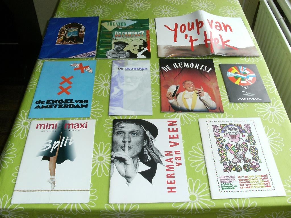 Vintage theater programmaboekjes van veel artiesten (1), Boeken, Ophalen of Verzenden, Gelezen, Cabaret