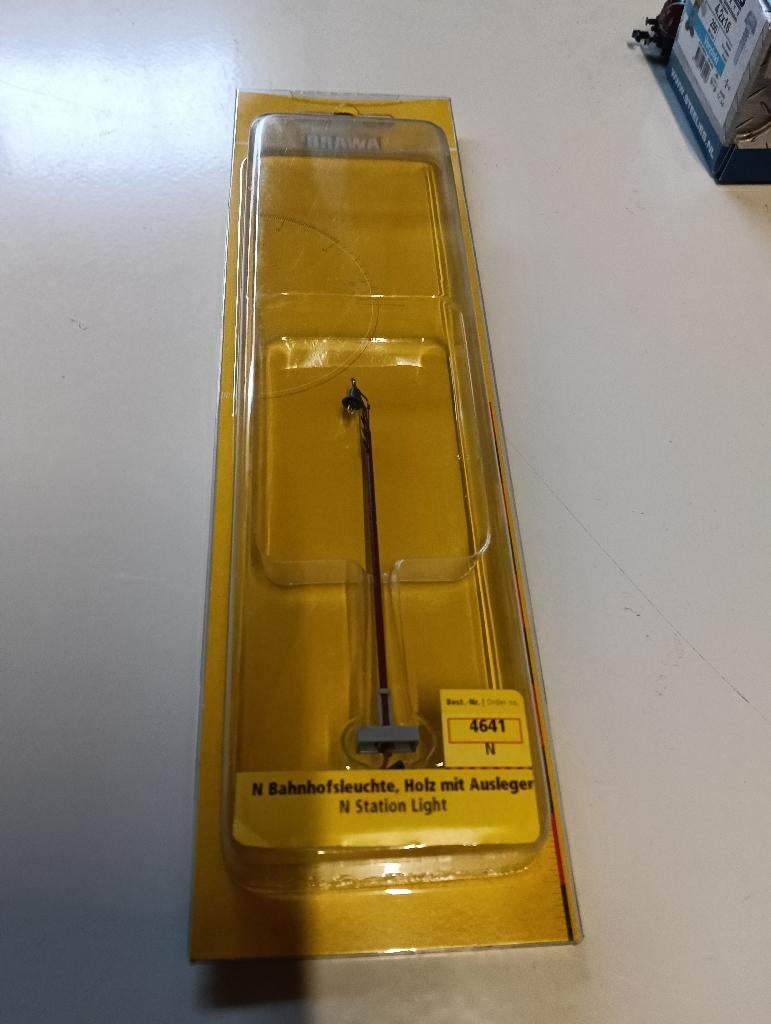 BRAWA 4641 N Bahnhofsleuchte, Hobby en Vrije tijd, Modeltreinen | N-Spoor, Overige merken, Gelijkstroom, Overige typen, Ophalen of Verzenden