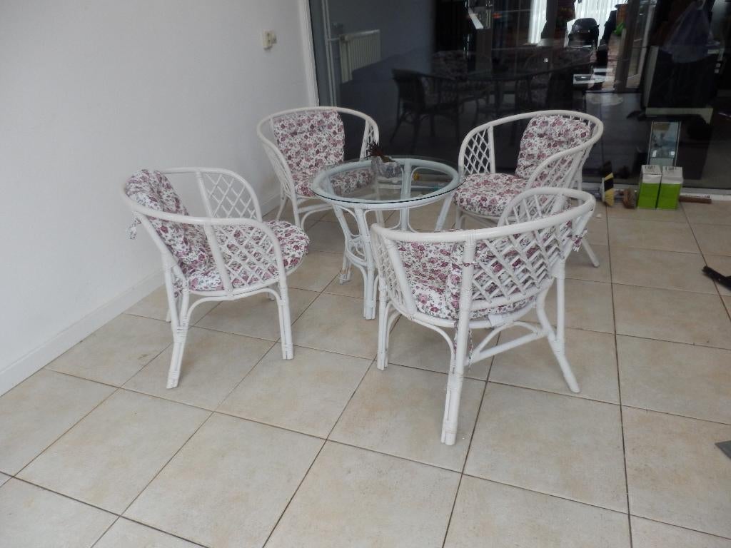 Rotan Eethoek Tafel met 4 stoelen in bijna nieuwstaat., Huis en Inrichting, Tafels | Eettafels, Ophalen, Overige materialen, Rond