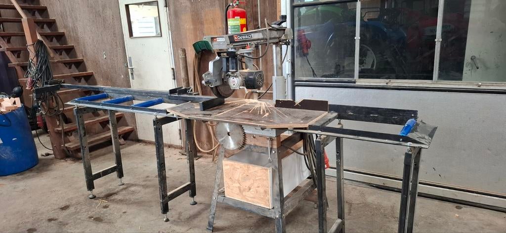 DeWalt Radiaalzaag met Rollenbaan - Perfect voor Precisie, Ophalen, Gebruikt, DeWalt, 70 mm of meer